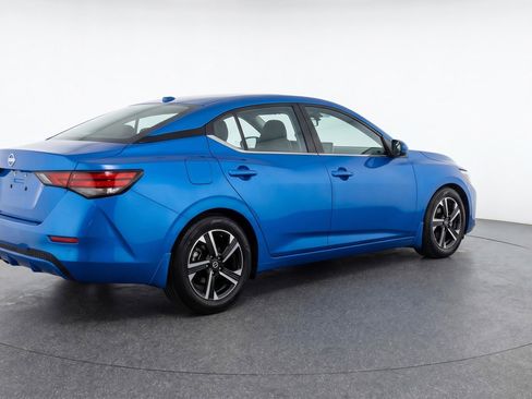 Used 2025 Nissan Sentra SV image 9