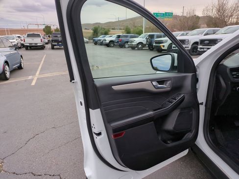 Used 2022 Ford Escape SEL image 13