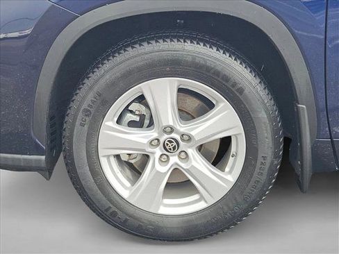Used 2021 Toyota Highlander L image 24