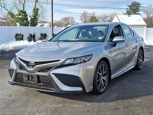 Certified 2023 Toyota Camry SE image 3