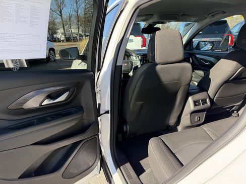 Used 2024 GMC Terrain SLE image 8
