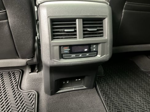 Used 2021 Volkswagen Atlas SE w/ Panoramic Sunroof Package image 12