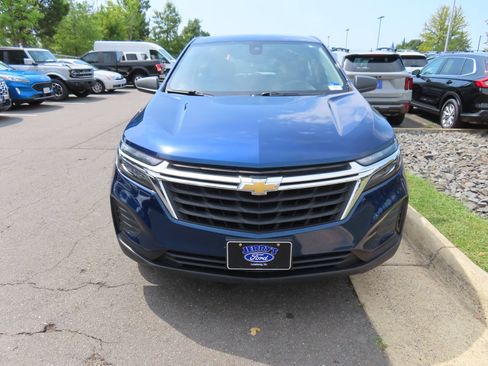 Used 2023 Chevrolet Equinox LS FWD image 2