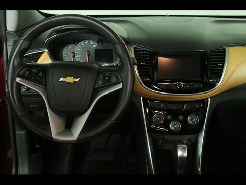 Used 2017 Chevrolet Trax Premier w/ Driver Confidence II Package AWD/4WD image 3