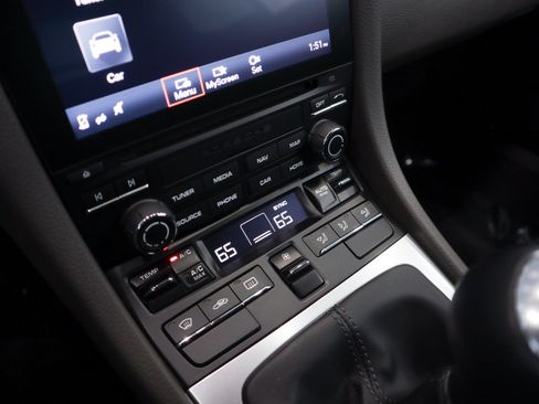 Certified 2018 Porsche 718 Cayman RWD image 22