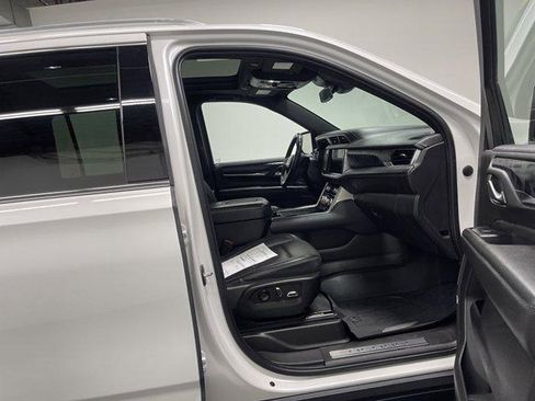 Used 2023 GMC Yukon XL Denali AWD/4WD image 19