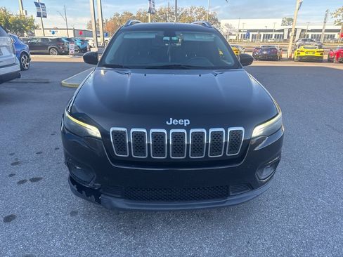 Used 2019 Jeep Cherokee Latitude Plus w/ Comfort/Convenience Group image 3