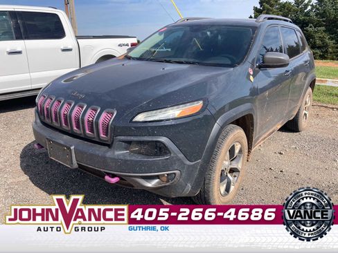 Used 2016 Jeep Cherokee Trailhawk w/ Comfort/Convenience Group AWD/4WD image 1