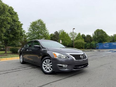 Used 2013 Nissan Altima 2.5 S FWD image 2