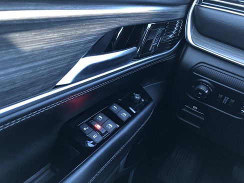 Used 2024 Jeep Wagoneer Series III w/ Premium Group I image 14