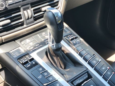 Used 2020 Porsche Macan S AWD/4WD image 34