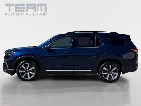 Used 2025 Honda Pilot Touring image 4