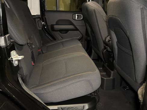 Used 2024 Jeep Wrangler Unlimited Sahara AWD/4WD image 12