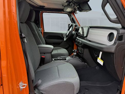 New 2025 Jeep Gladiator Sport image 17