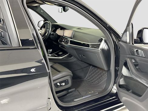 Used 2021 BMW ALPINA XB7 image 34