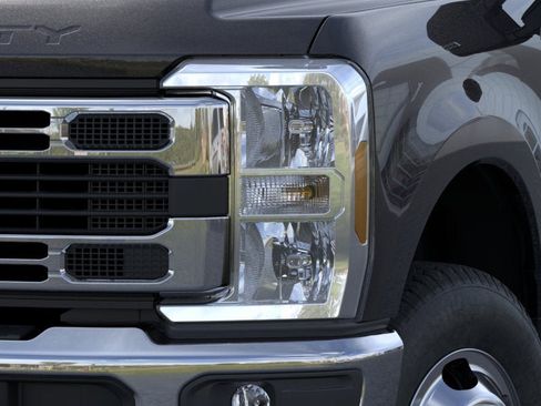 New 2026 Ford F350 XLT w/ 360-Degree Camera Package AWD/4WD image 18