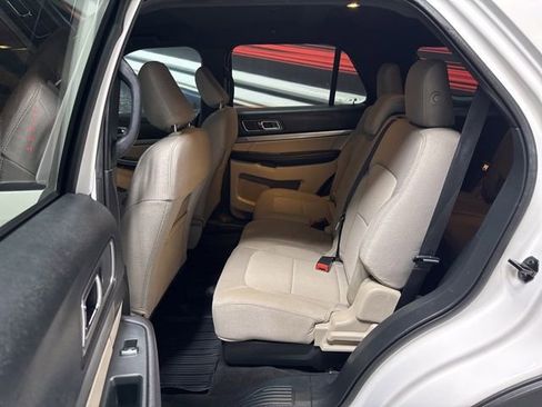 Used 2019 Ford Explorer XLT w/ Equipment Group 201A FWD image 15