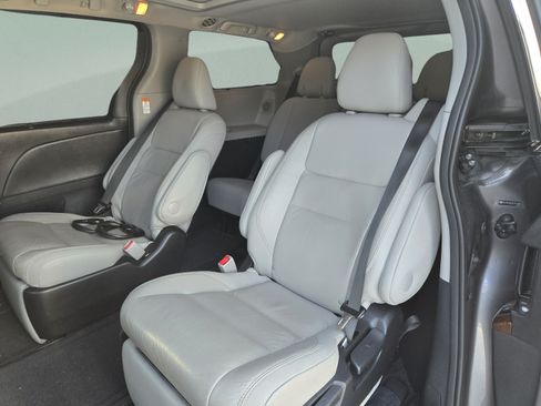 Used 2015 Toyota Sienna Limited Premium w/ Advanced Technology Package FWD image 22