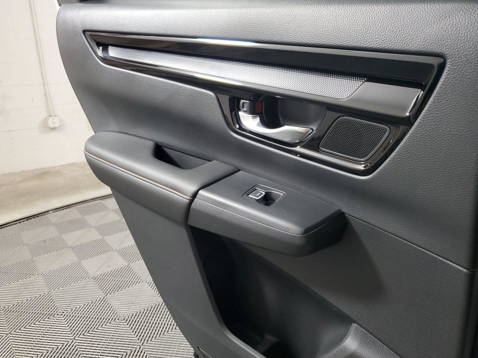 Used 2025 Honda CR-V Sport Touring image 18
