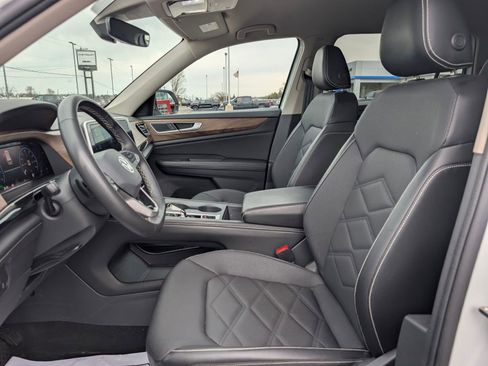 Used 2024 Volkswagen Atlas SE AWD/4WD image 10