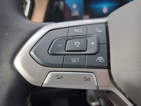 Used 2025 Volkswagen Atlas SE image 14