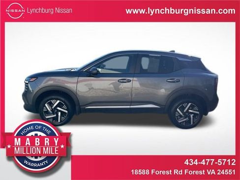 Used 2025 Nissan Kicks SV image 1