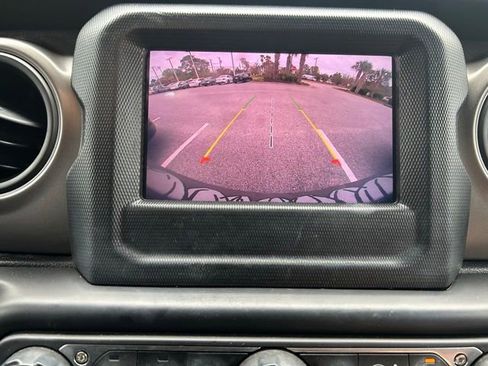 Used 2022 Jeep Wrangler Unlimited Sport image 8