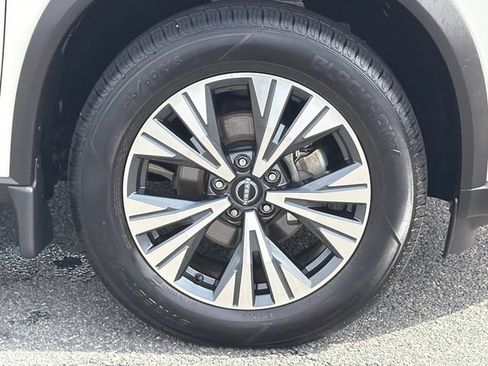Used 2023 Nissan Rogue SV AWD/4WD image 12
