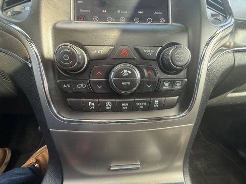 Used 2018 Jeep Grand Cherokee Limited AWD/4WD image 22