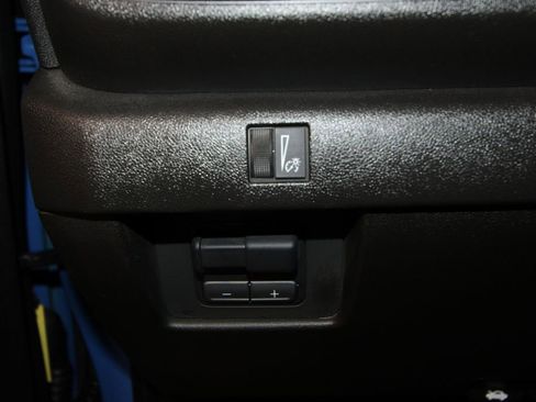 Used 2025 Chevrolet Colorado Trail Boss AWD/4WD image 9