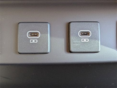 Used 2024 Land Rover Defender 110 X-Dynamic SE image 14