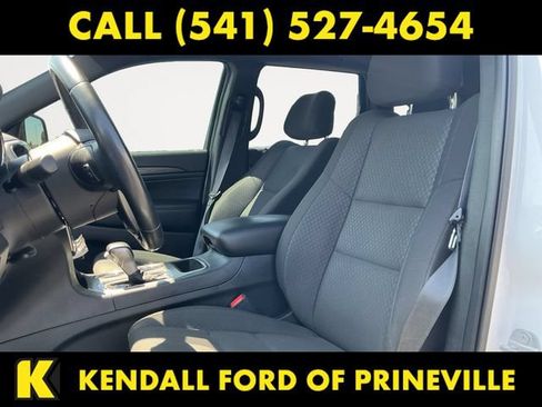 Used 2019 Jeep Grand Cherokee Laredo AWD/4WD image 11