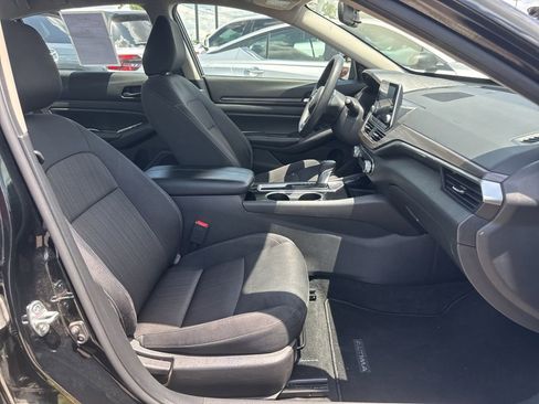 Used 2024 Nissan Altima 2.5 SV FWD image 16