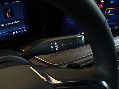 Used 2026 Chevrolet Suburban High Country image 30