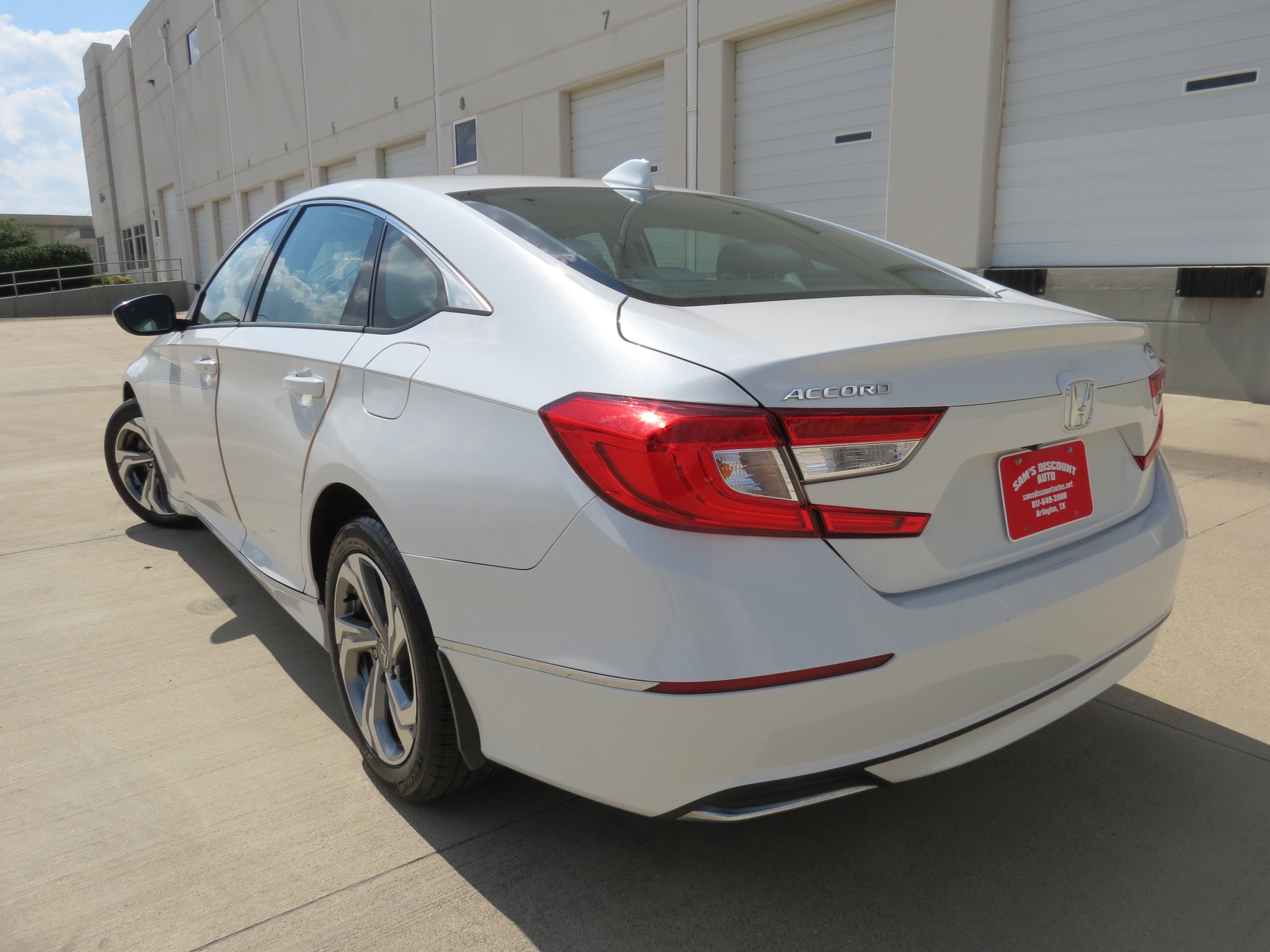 Used 2018 Honda Accord EX image 5