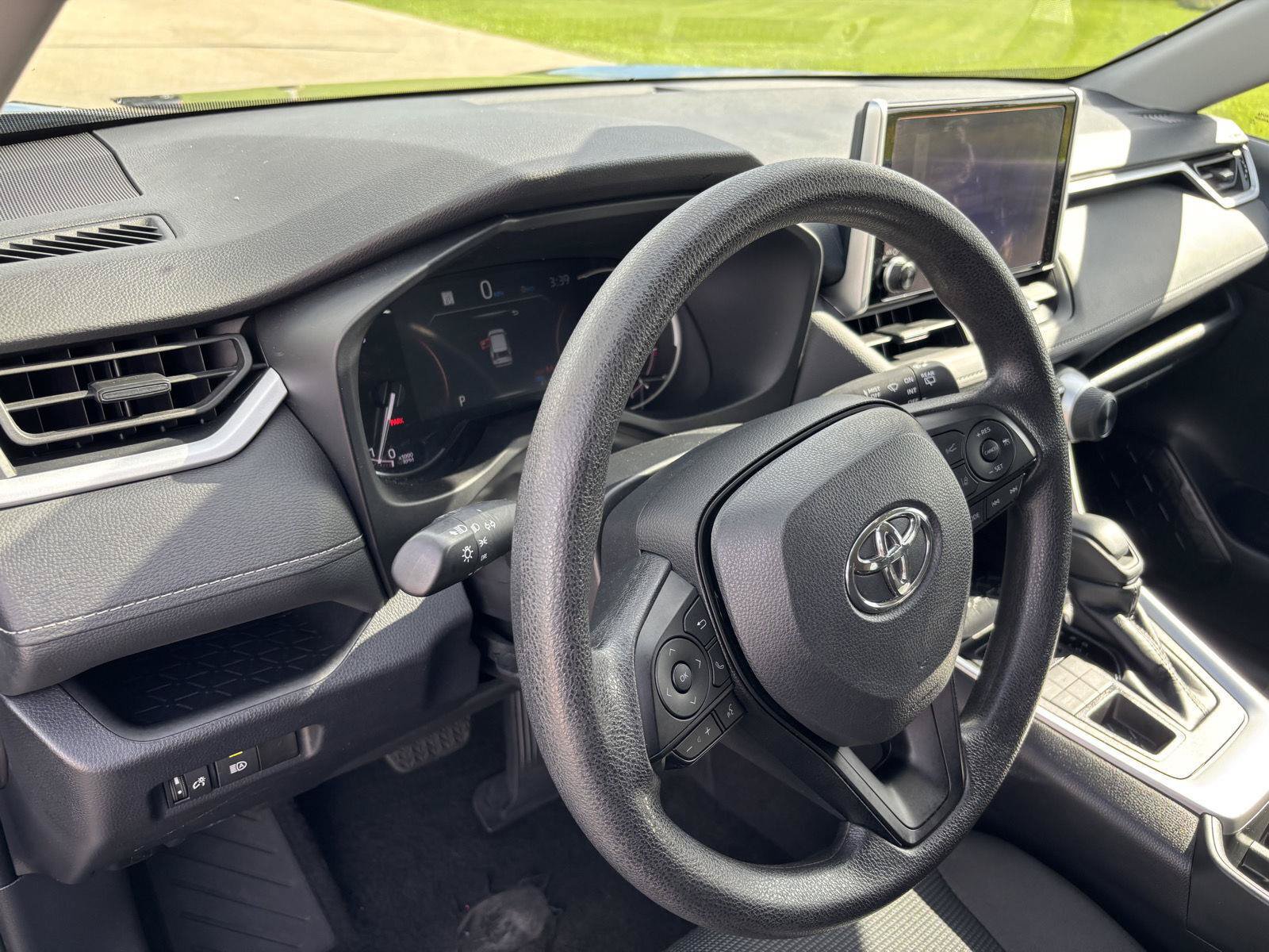 Used 2025 Toyota RAV4 LE AWD/4WD image 18