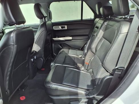 Used 2023 Ford Explorer Limited image 9
