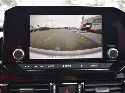 Used 2024 Nissan Pathfinder SV FWD image 39