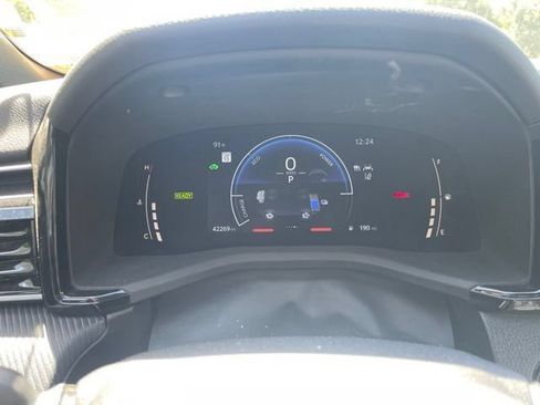 Used 2025 Toyota Camry SE FWD image 6