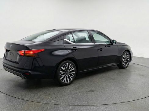 Used 2025 Nissan Altima 2.5 SV image 9