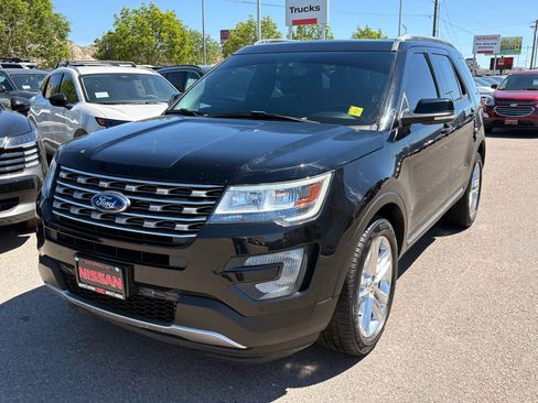 Used 2017 Ford Explorer XLT w/ Equipment Group 202A AWD/4WD image 1