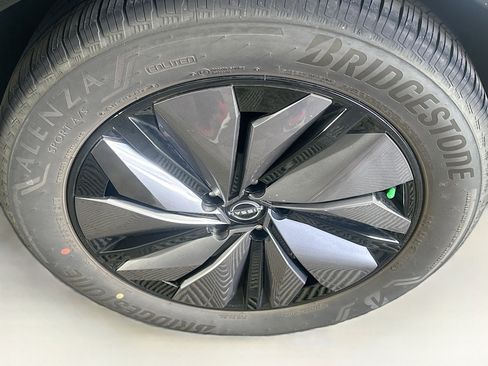 Used 2023 Nissan Ariya FWD image 11
