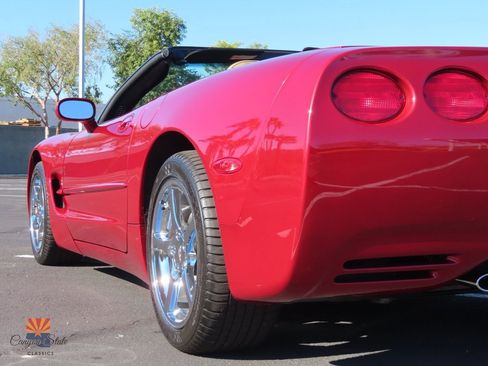 Used 2004 Chevrolet Corvette Convertible w/ Preferred Equipment Group image 25