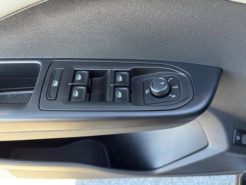 Used 2023 Volkswagen Taos SEL image 15