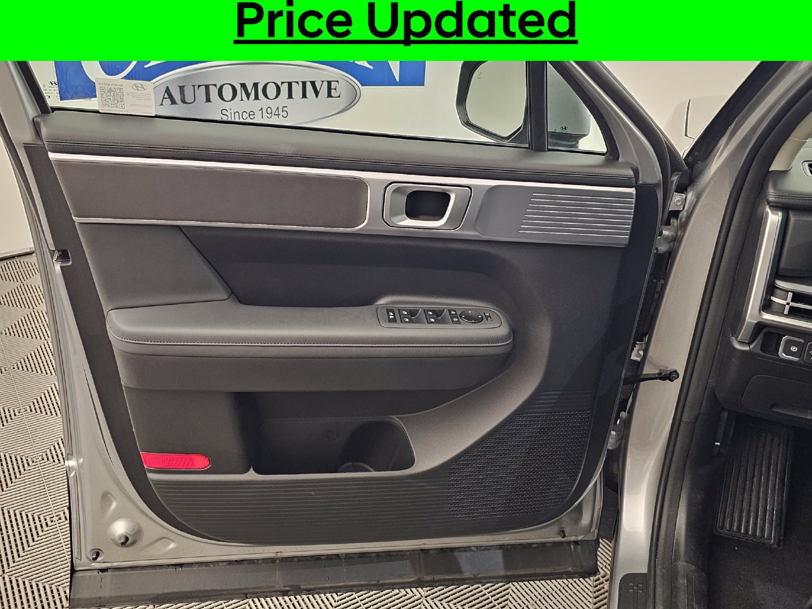 Used 2026 Hyundai Santa Fe SEL FWD image 2
