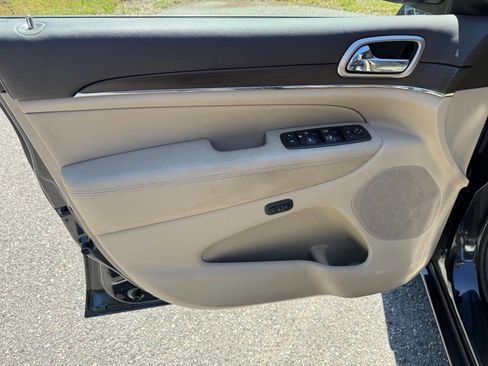 Used 2015 Jeep Grand Cherokee Overland image 22