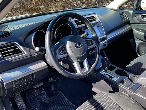 Used 2017 Subaru Outback 2.5i Premium image 12