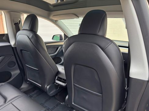 Used 2022 Tesla Model Y Long Range AWD/4WD image 36