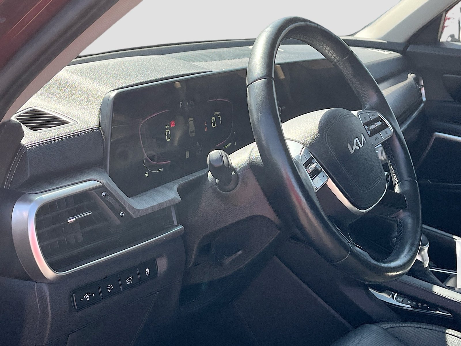 Used 2024 Kia Telluride EX w/ EX Captain's Chair Package AWD/4WD image 9