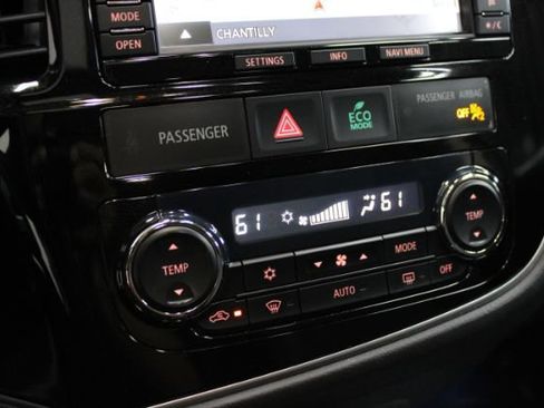 Used 2014 Mitsubishi Outlander GT AWD/4WD image 17
